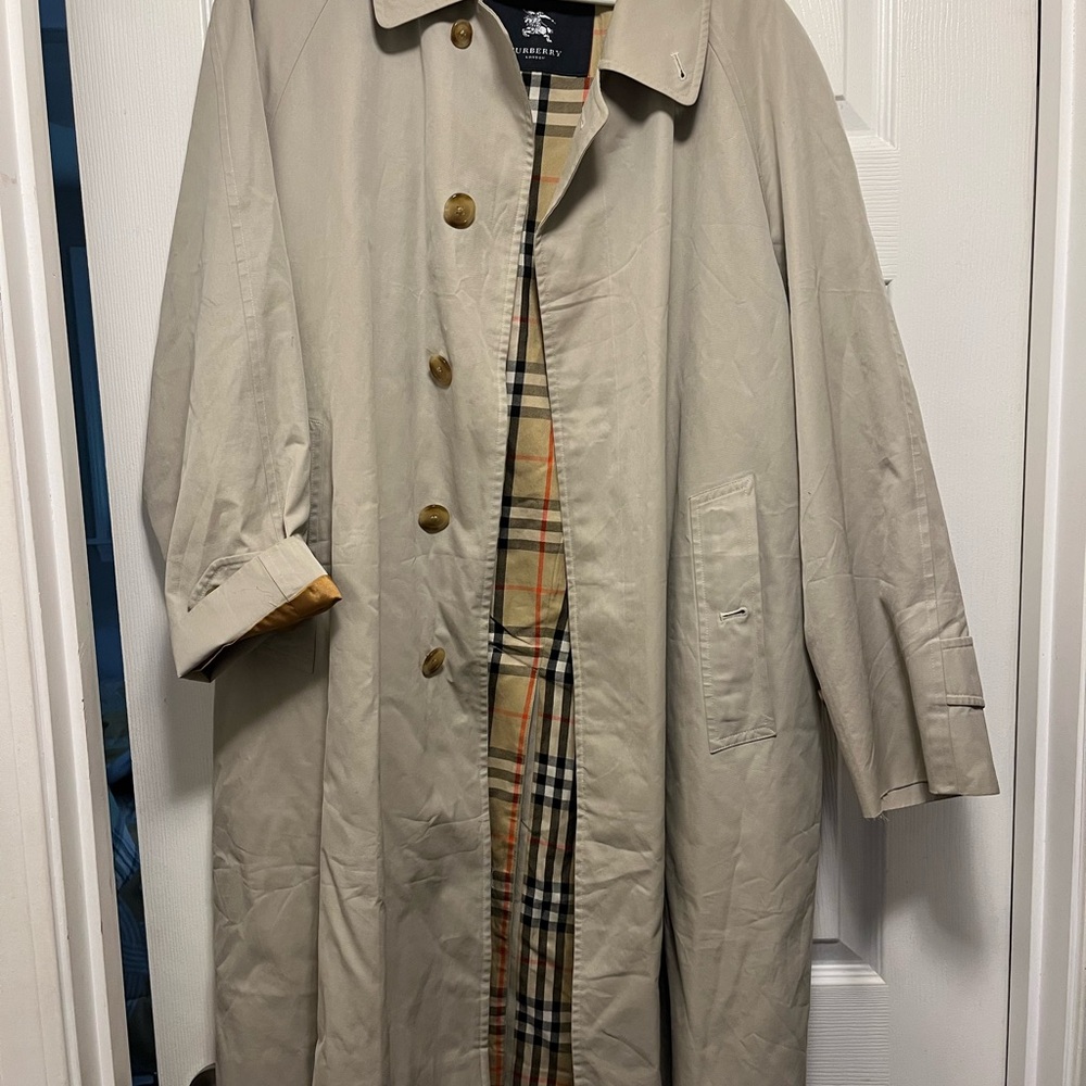 Burberry Tan Trench Coat Classic Design Iconic Style